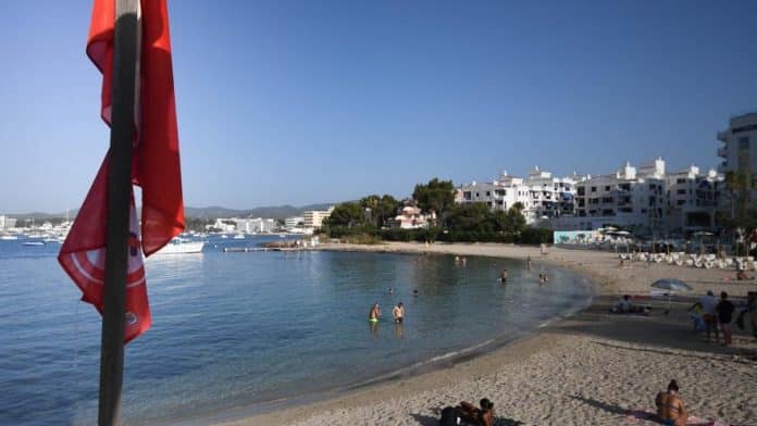 Es Pinet beach in Sant Josep closed due to fecal contamination