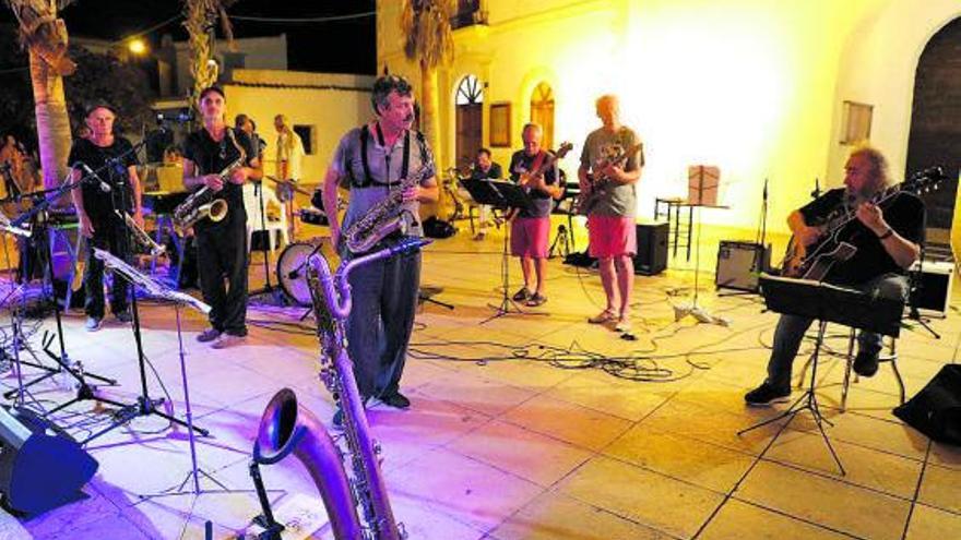 Jazz always present in Sant Francesc Square with Llombart and Oliver