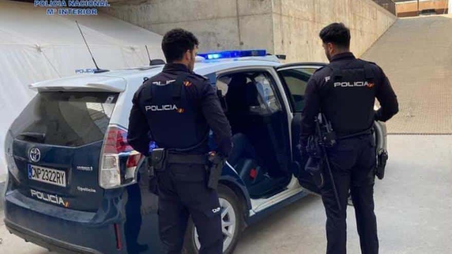 A client of a hotel in Ibiza is arrested for holding a female employee in his room to force her to have sex