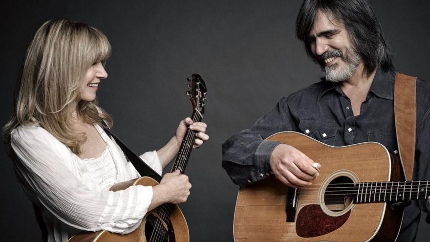Sol Post a s’Oli Fest hosts Larry Campell and Teresa Williams