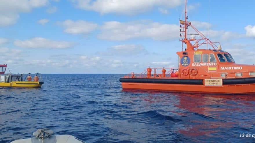 The sunken yacht off the coast of Formentera will not be refloated