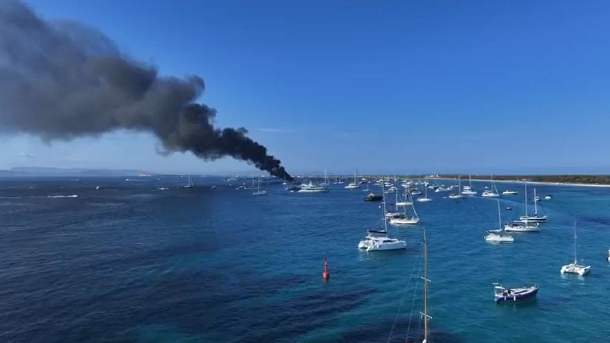 379adfd5 e766 4882 992a 910c817f9954 16 9 aspect ratio default 0 – Diario de Ibiza News Yacht burns in Formentera