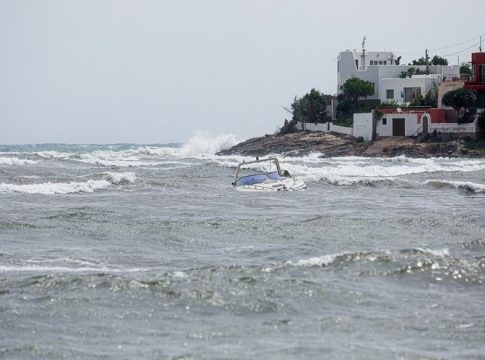 Boats stranded and beaches flooded by the storm in Ibiza