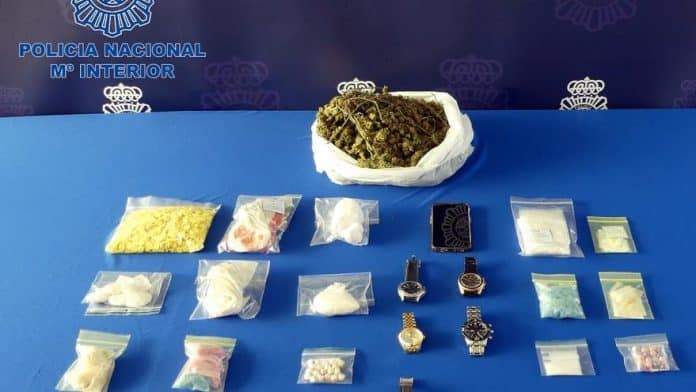 1aead314-ad2f-4169-93f8-8b1c068673ff_16-9-aspect-ratio_default_0.jpg Stolen high-end watch valued at 50,000 euros hidden in a loft in the bathroom of the hostel where they are staying