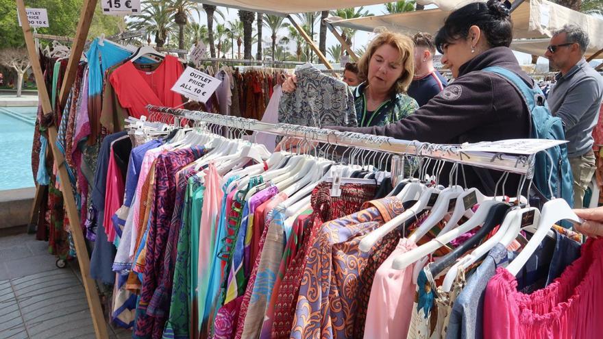Bargains are back on the streets in Sant Antoni with a new Fira d’Estocs (Stock Fair)