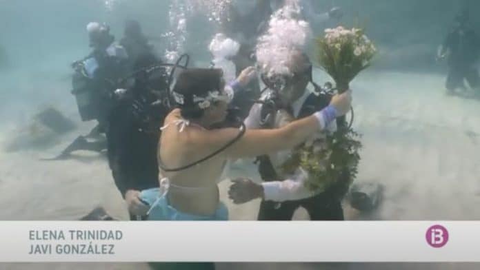 2a84258b-b86c-43bf-9a51-c20c5d19dd58_16-9-aspect-ratio_default_0.jpg She says ‘I do’ to her partner underwater in Formentera