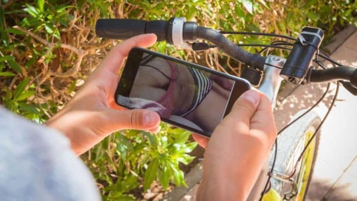 3eab088a-4f2d-48f9-8c09-3d9e2996cff0_16-9-aspect-ratio_default_0.jpg Porn in Ibiza, a gateway to sexting, sex as a weapon and frustration