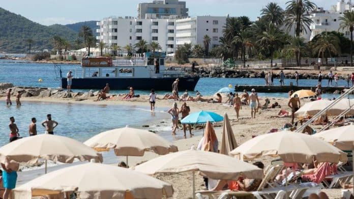 3f44624a-d1f8-4044-a670-15127788d7f4_16-9-aspect-ratio_default_0.jpg The hotel and catering industry has shot up by 54.4% the hiring of permanent employees in the Pitiusas Islands