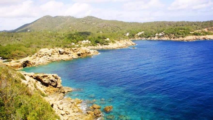 From Sant Carles to Cala Mastella