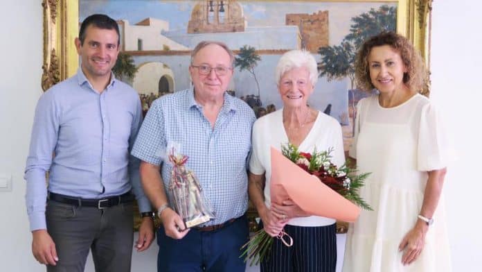 Tribute to an English couple who have been vacationing in Ibiza for 55 years