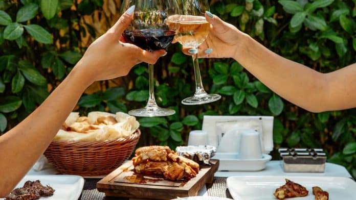 Criticism of a restaurant in Ibiza: “Let’s see if we put local people to work instead of handsome foreigners”.