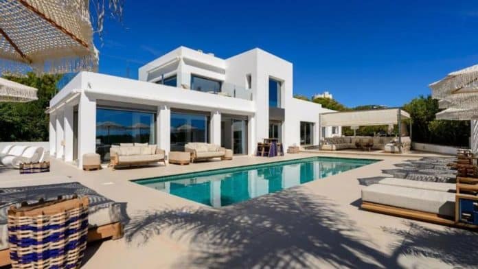 Staying in Ibiza on New Year’s Eve: little on offer from 89 to 15,245 euros per night