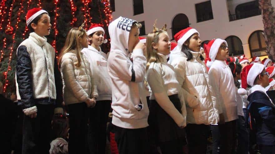 On Friday, December 1, the Christmas festivities will begin with the traditional lighting of lights in the Plaza de España