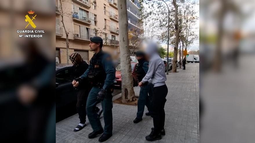 Six young people between 16 and 22 years of age arrested for defrauding more than 60 people in the Balearic Islands of 1.5 million euros