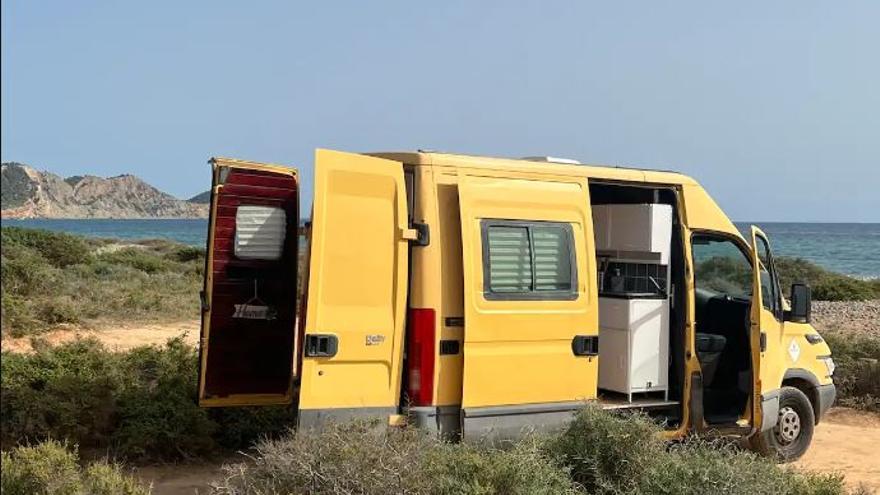 ILLEGAL HOUSING IN IBIZA | Sleeping in vans, cabins or camper vans at 287 euros a night to spend New Year’s Eve in Ibiza