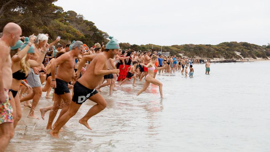 Swimming in ses Salines de Ibiza: from crazy idea to social phenomenon
