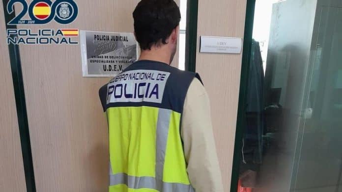 4e1e4b4f-bf8c-45ec-81b2-d7b979696179_16-9-aspect-ratio_default_0_x654y531.jpg Man arrested after threatening workers at a store in Ibiza with a box cutter