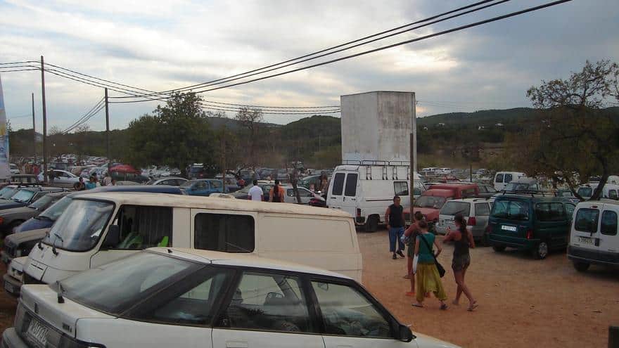 LAS DALIAS HIPPY FLEA MARKET PARKING LOT