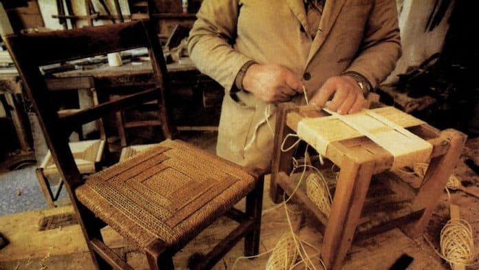 0b2aa445-df98-4829-aa44-82e9056db1fc_16-9-aspect-ratio_default_0.jpg DOMINICAL DIARIO DE IBIZA: Memory of Ibiza: Els cordadors de cadires (The cadire stringers)