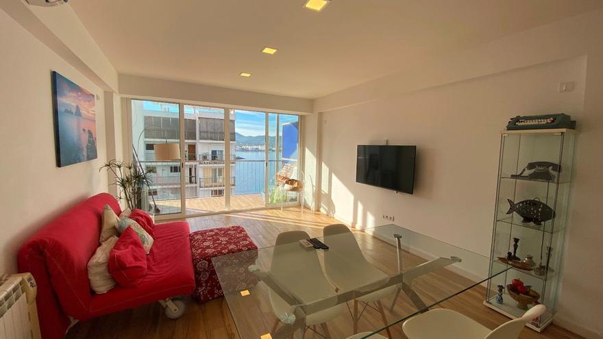 Opportunity: Renovated apartment in Sant Antoni with sea views