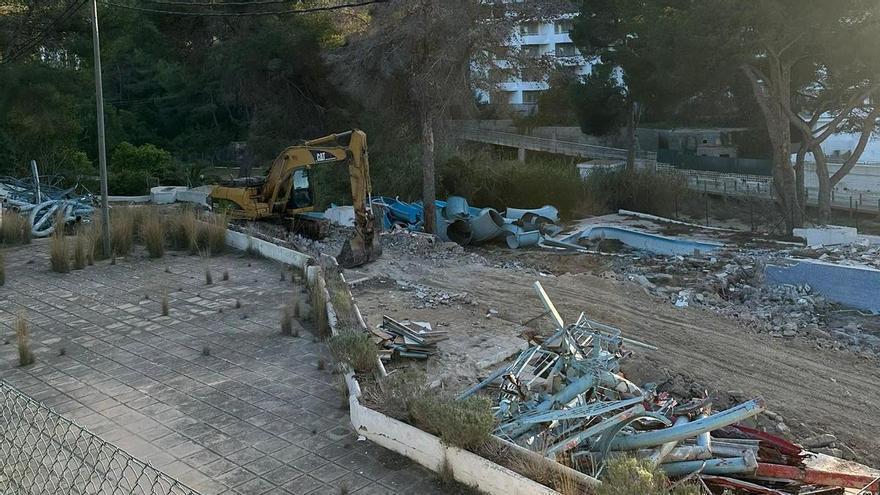 Sant Joan demolishes the Portinatx water park to create a large green and leisure area