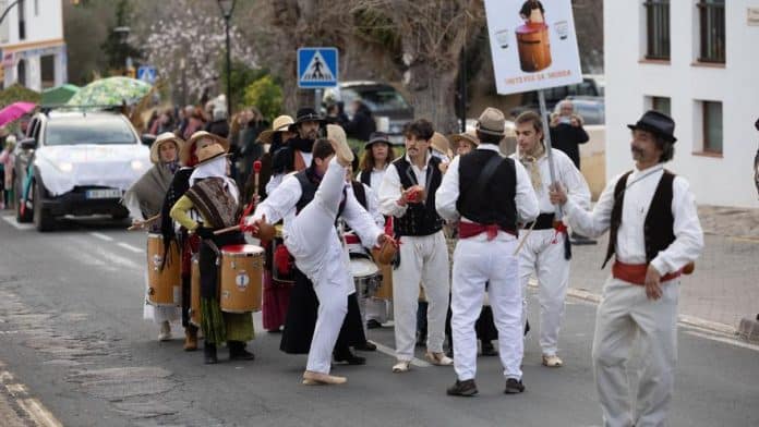 07f34542-647e-494d-a836-41a580e0f05a_16-9-aspect-ratio_default_0.jpg Carnival in Ibiza: La rúa de Sant Joan creates the fusion of ‘ball pagès’ and ‘batucada’