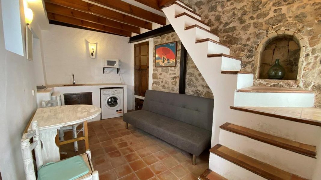 Opportunity: Charming apartment in Ibiza’s Marina neighborhood