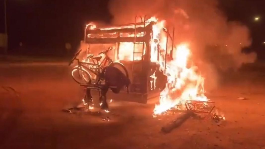 Video | Spectacular fire of a motorhome in Sant Jordi