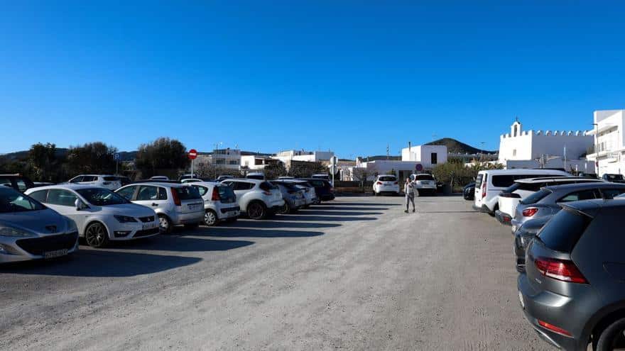 The odyssey of parking in Sant Jordi on a long weekend