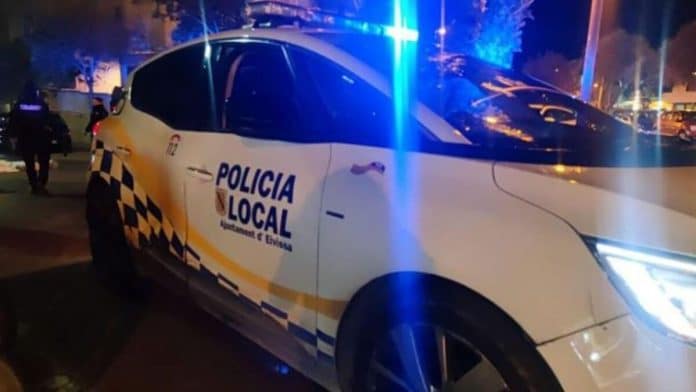 One seriously injured in a fight between two men with bladed weapons in the center of Ibiza