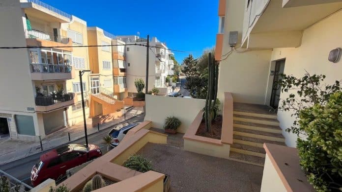 Opportunity: 92 square meters apartment to renovate in the center of Ibiza