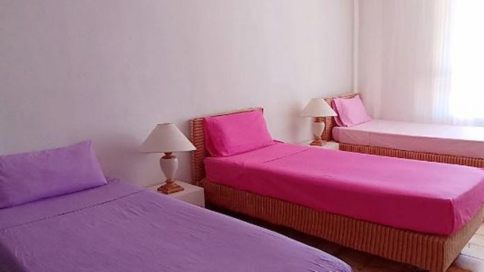 5aff67ec-20d8-4776-b662-fdeee0a900c3_16-9-discover-aspect-ratio_default_0.jpg He rents a shared room in Ibiza and warns the tenant that he may be robbed