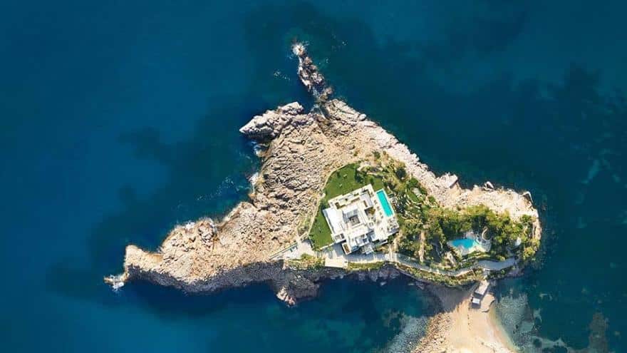 LUXURY IN IBIZA | Three private islands in Ibiza: one of their houses is rented for more than 200,000 euros per week