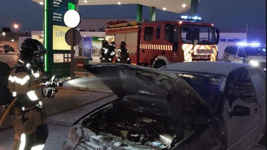 FIRE IN IBIZA | A car burns in a gas station in Sant Antoni