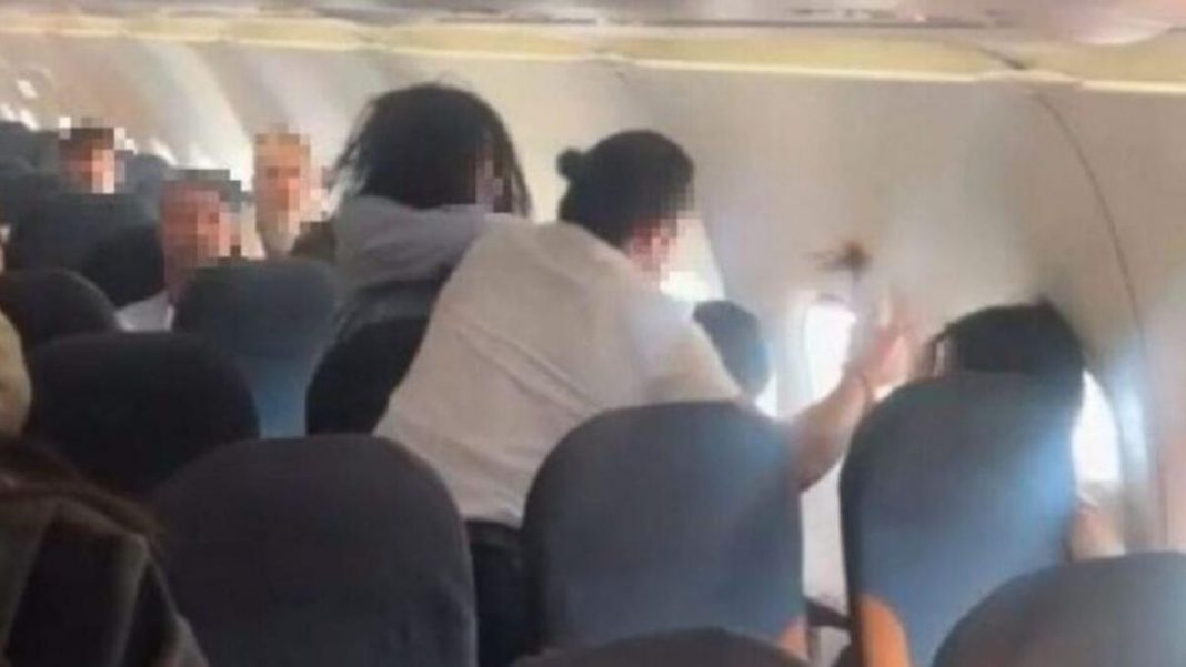 IBIZA AIRPLANE FIGHT : Violence on a Naples flight