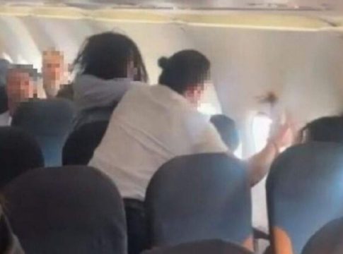 IBIZA AIRPLANE FIGHT : Violence on a Naples flight