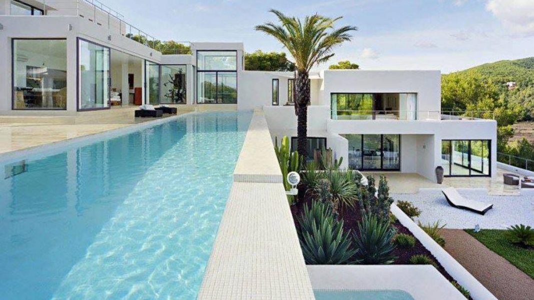 FAMOUSES IN IBIZA | Valentino Rossi’s impressive home in Ibiza