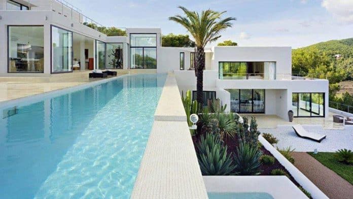 289a8428-fe6a-4d4e-99d7-688a193533e9_16-9-discover-aspect-ratio_default_0.jpg FAMOUSES IN IBIZA | Valentino Rossi’s impressive home in Ibiza