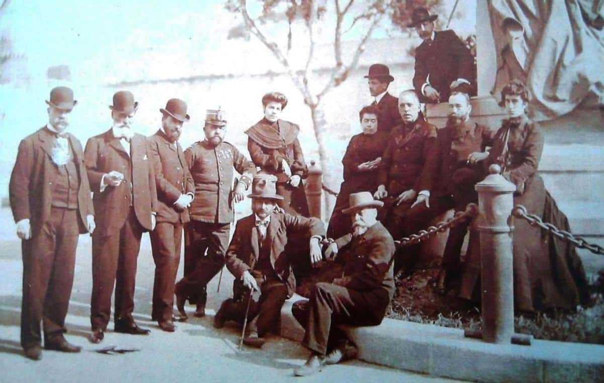 Relatives of General Joaquín Vara de Rey who attended the inauguration of the monument in 1904. | ARXIU HISTÒRIC D'EIVISSA