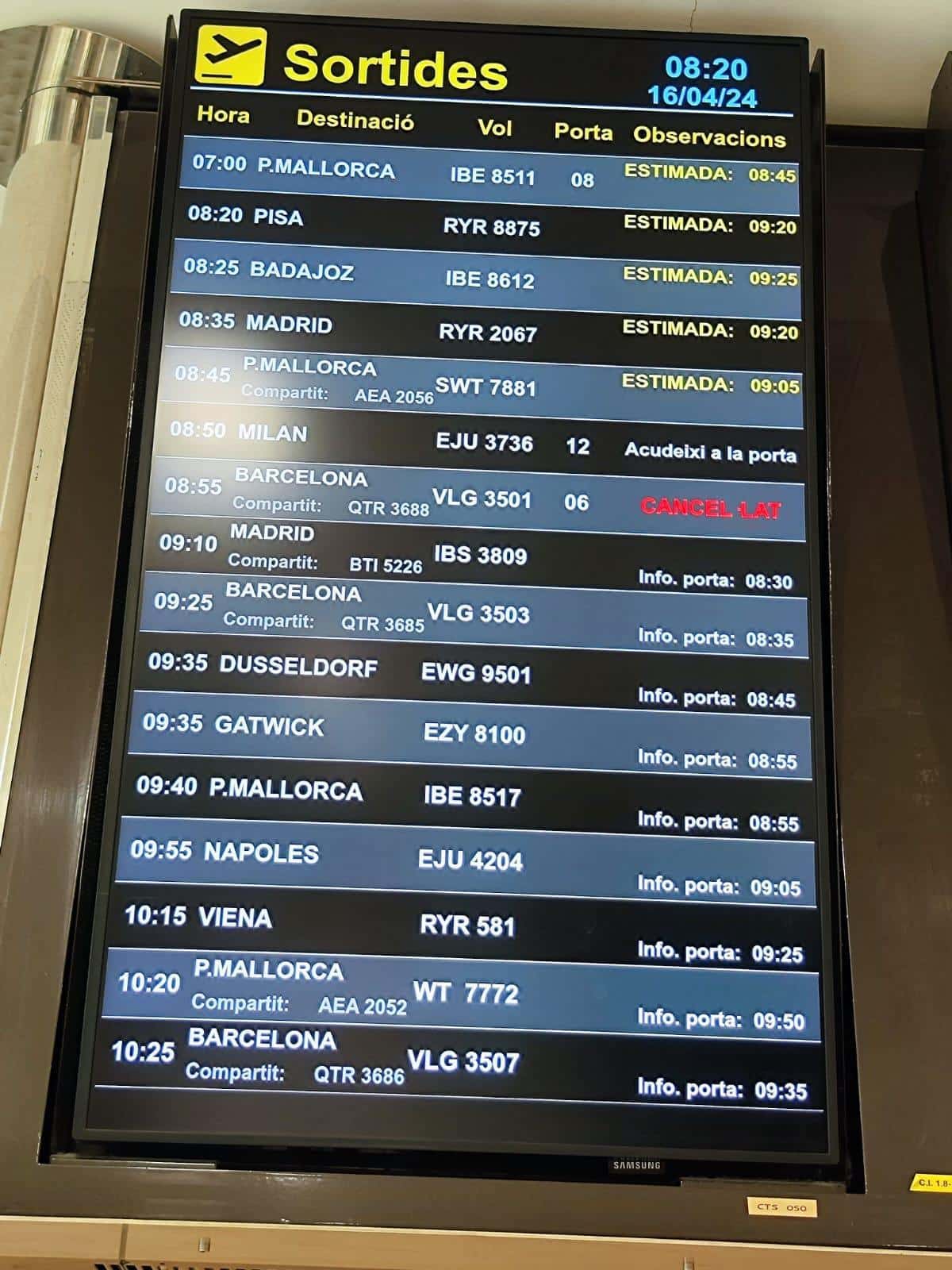 Display of cancelled and delayed flights