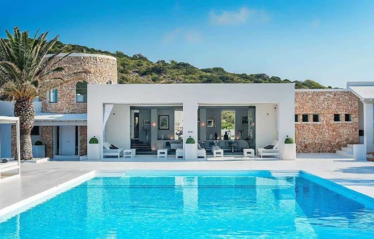 More than 23,000 euros a night costs to stay in the exclusive villa on the islet of Tagomago.