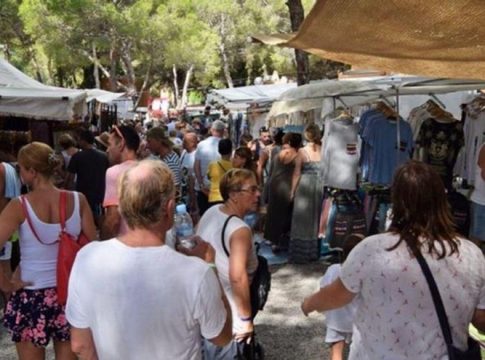 Punta Arabí’s hippie glow: The flea market reopens this Wednesday