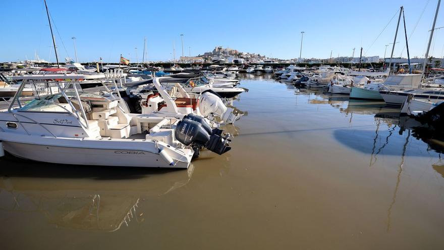 A sewage spill spreads through Marina Ibiza harbor