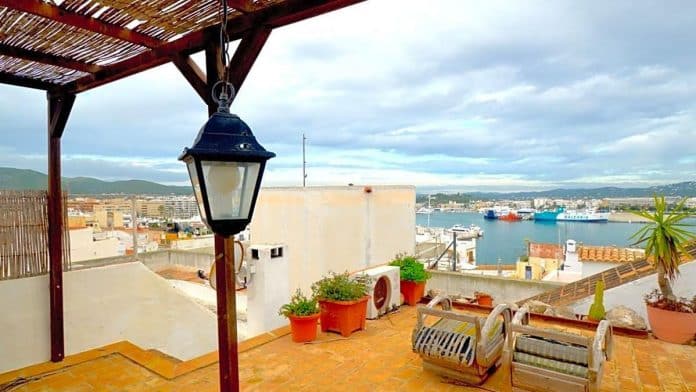 APARTMENTS IN IBIZA | Opportunity: three-storey house in Dalt Vila with terrace and sea views