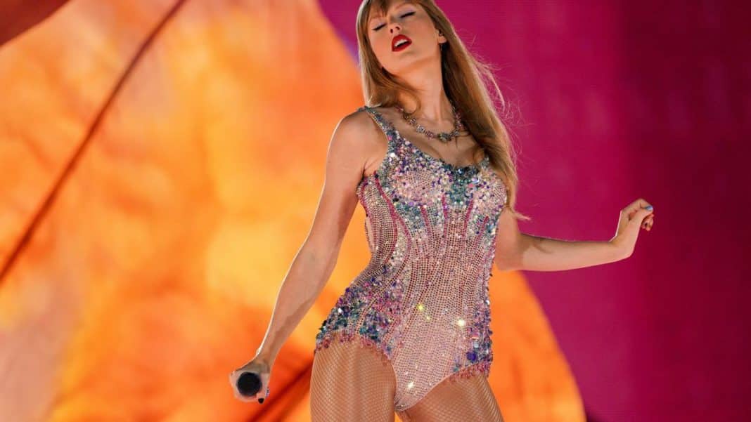FAMOUSES IN IBIZA | Taylor Swift, in Ibiza