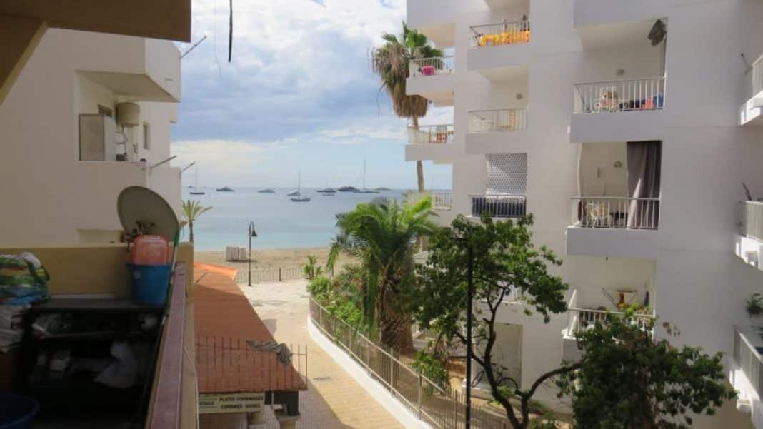 APARTMENTS IN IBIZA | Unique opportunity: two-bedroom apartment for sale just 20 meters from the sea