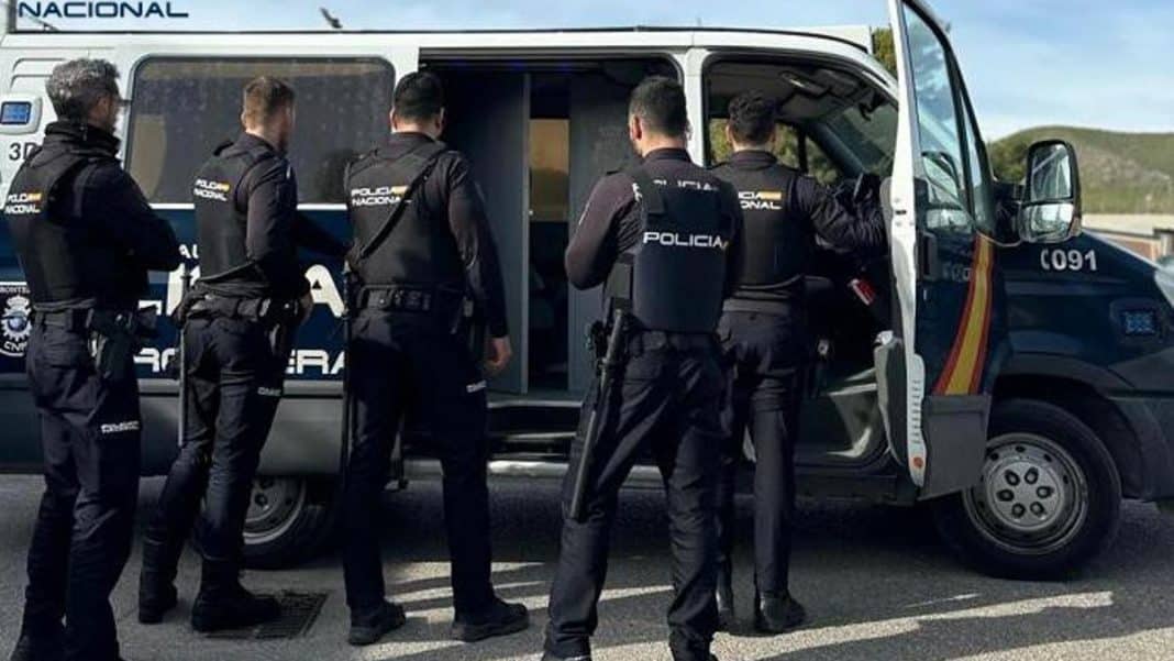 IBIZA MURDLES | A man tries to hold up a supermarket cashier with a knife in Ibiza