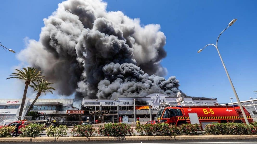 FIRE IN IBIZA CITUBO |Flames destroy Citubo’s warehouse located next to the airport