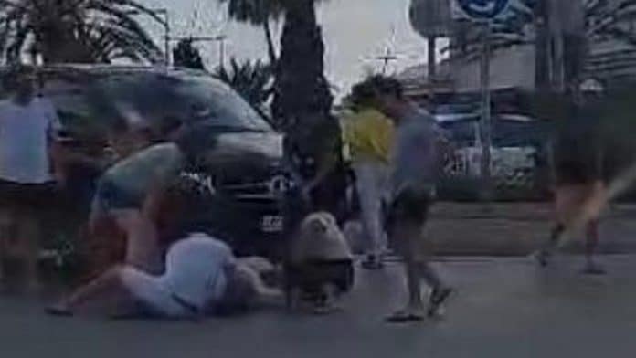 8a95b3de-c78b-4425-b7ad-8c029f40e4b5_16-9-aspect-ratio_default_1308247.jpg A cyclist is in serious condition after being run over at the Talamanca traffic circle