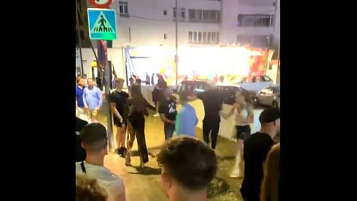 e81b251c-42c7-4222-a6d8-93ade2bb3515_16-9-discover-aspect-ratio_default_0.jpg WAYNE LINEKER FIGHT VIDEO : Wayne Lineker knocked unconscious by man in Ibiza